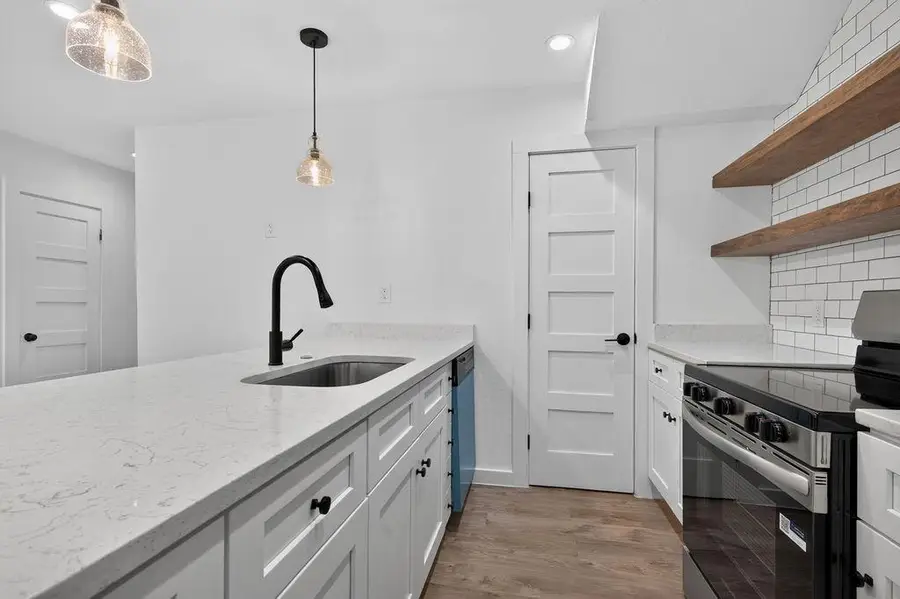 2124 Burton Dr #133, Austin, TX 78741 - #3