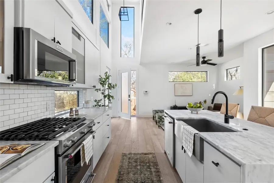 2804 E 22nd St #B, Austin, TX 78722 - Image #2