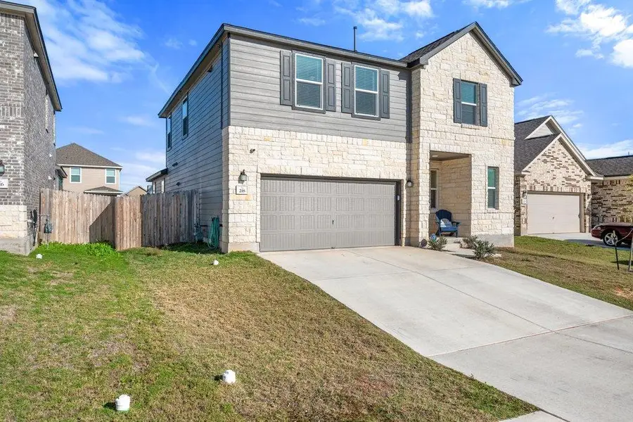 218 Summit Dr, Lockhart, TX 78644 - Image #2