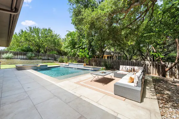 852 Sunfish St, Lakeway, TX 78734