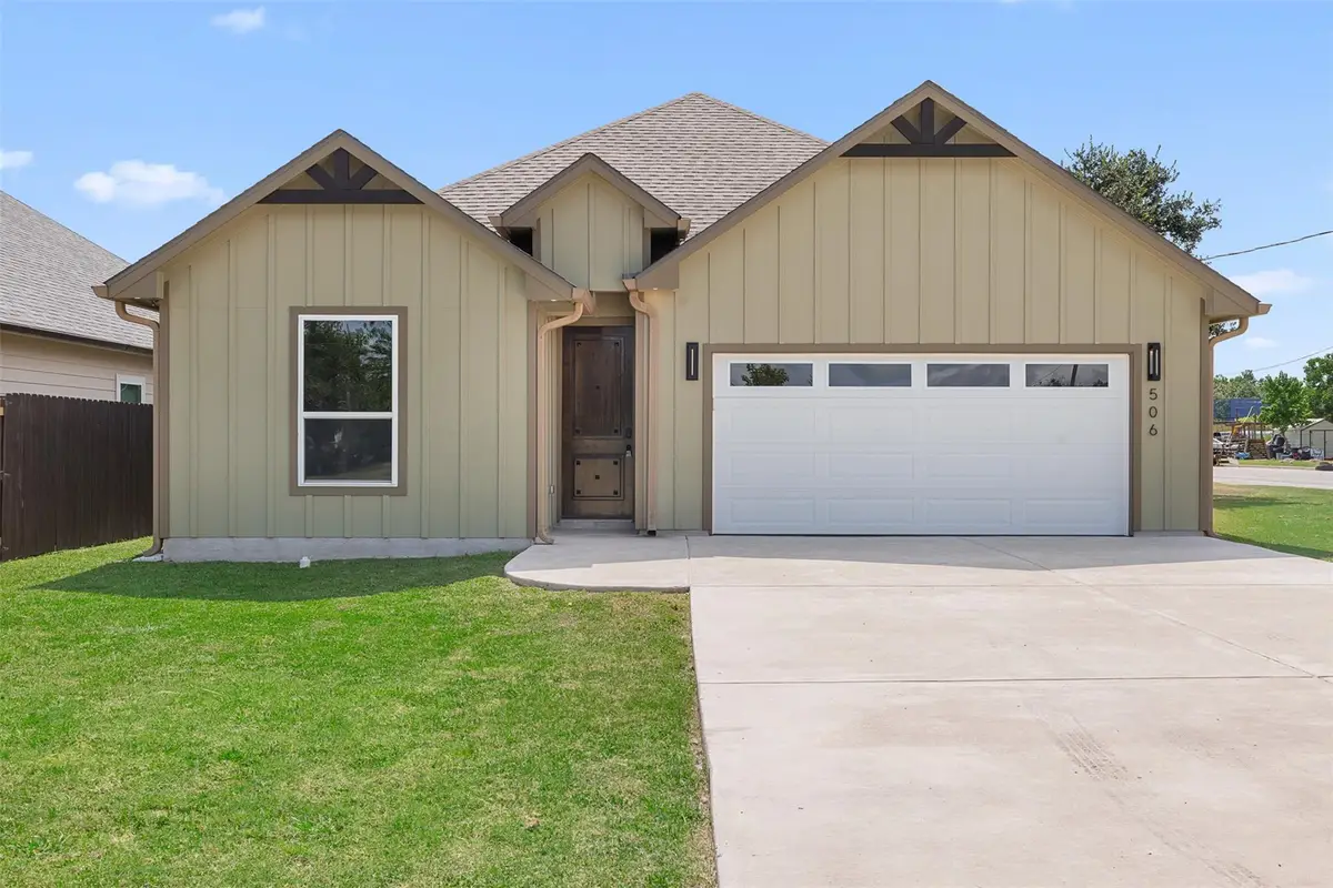 506 N Waco St, Giddings, TX 78942 - #1