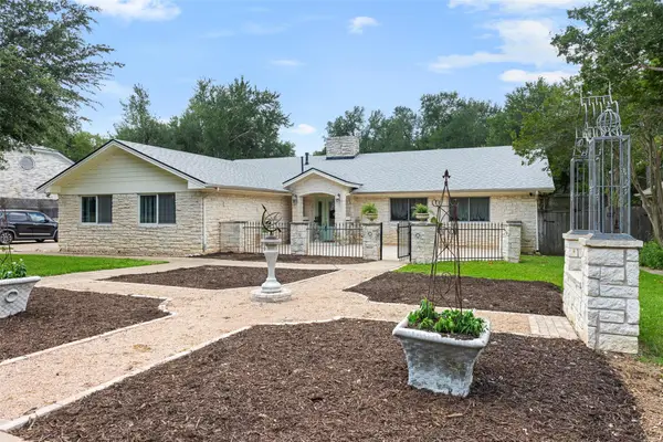1102 N F Ave, Elgin, TX 78621