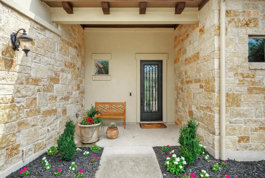 7 Parkside Rd, The Hills, TX 78738 - #3