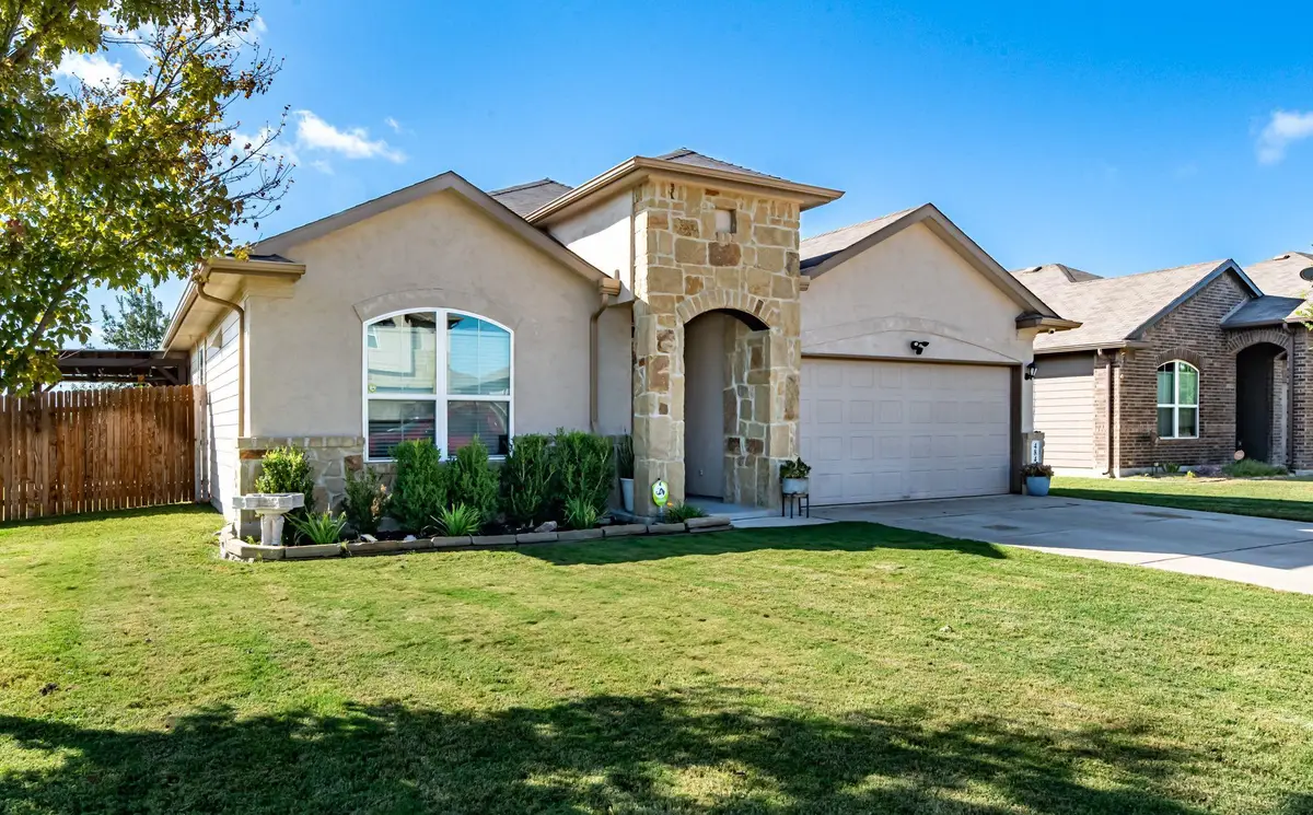 484 Copper Hill Dr, New Braunfels, TX 78130 - #1