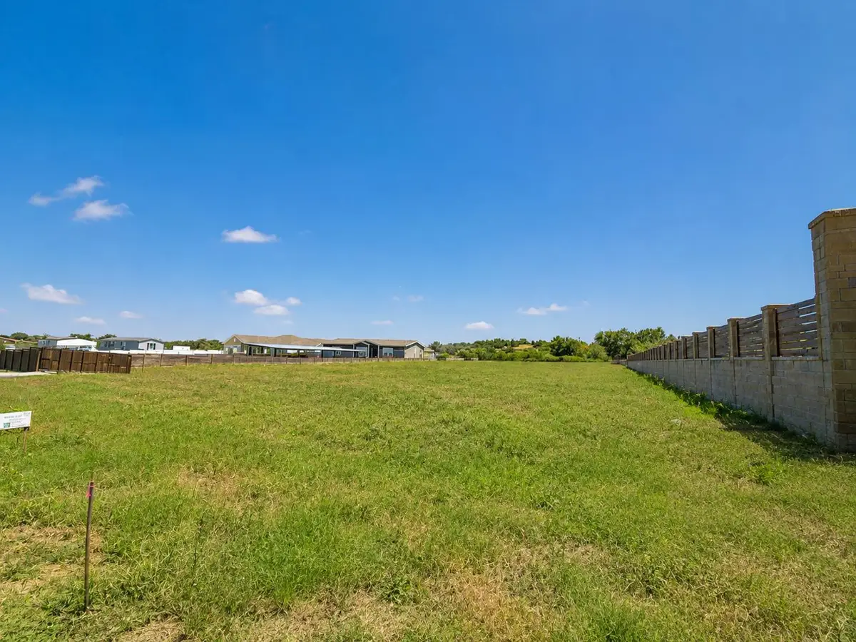 156 Rancho Linda Dr, Lockhart, TX 78644 - #1