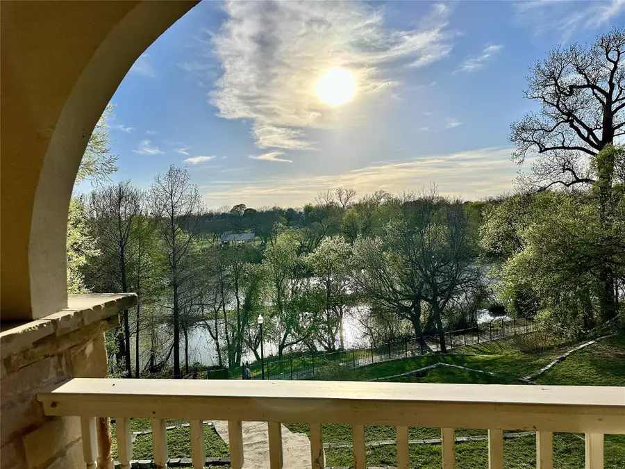 802 Main St, Bastrop, TX 78602 - #2