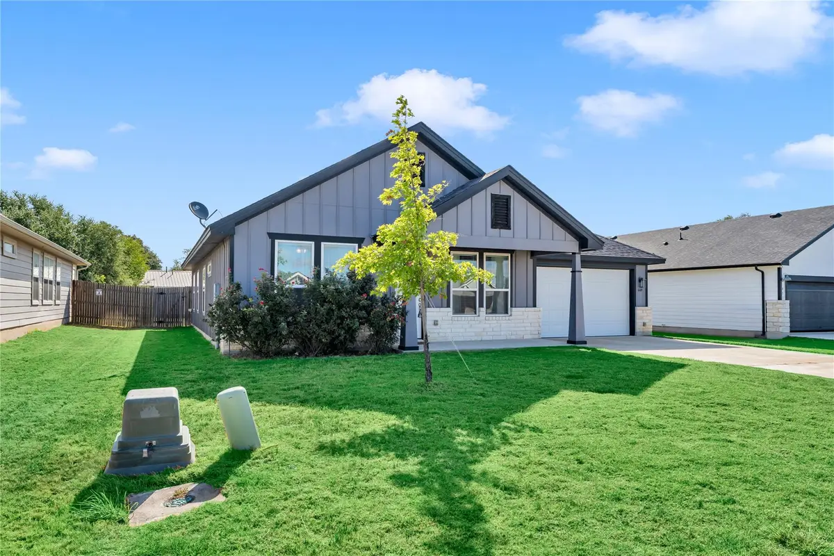 449 Dove Trl, Bertram, TX 78605 - #1