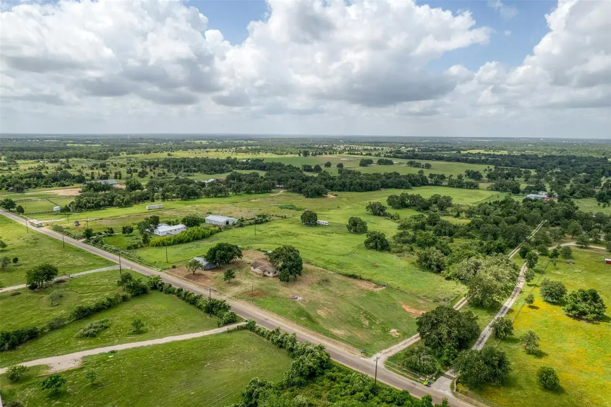 307 N County Line Rd, Elgin, TX 78621 - #1