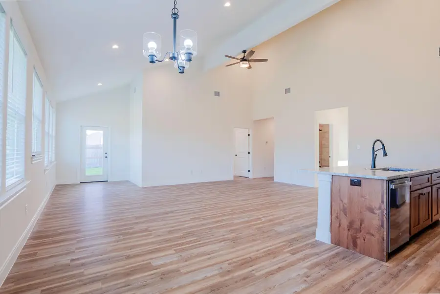 125 Callie St, Smithville, TX 78957 - Image #3