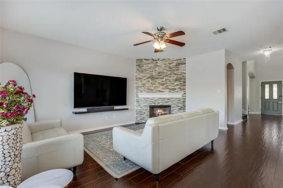 916 Abbeyglen Castle Dr, Pflugerville, TX 78660 - #3