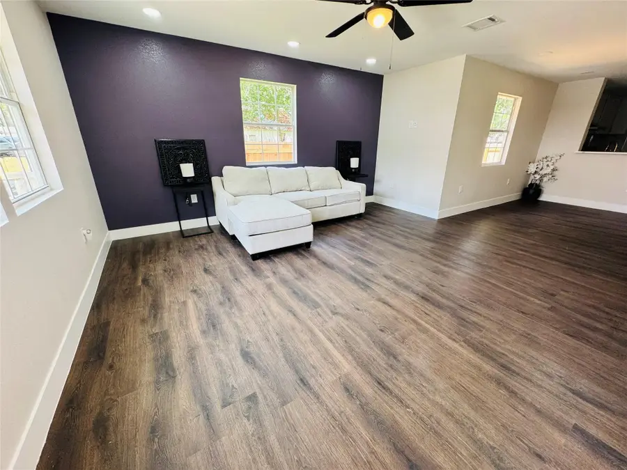 617 Persimmon St, Lockhart, TX 78644 - #2