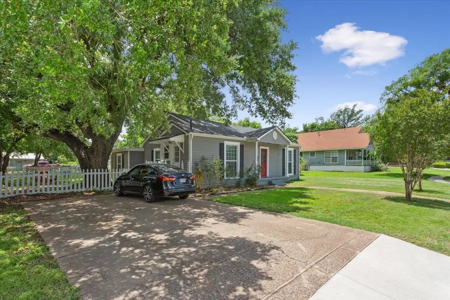 425 E 13th Ave, Belton, TX 76513 - #2