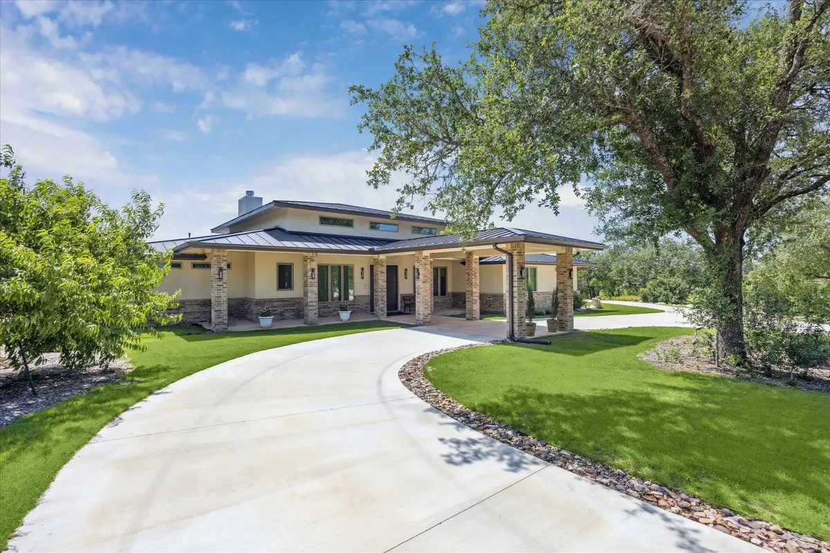 405 Spicewood Trails Dr, Spicewood, TX 78669 - Image #1