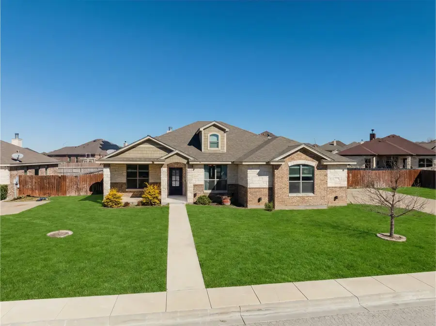 304 Jake Dr, Jarrell, TX 76537 - Image #2