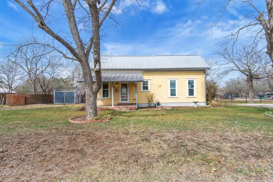 703 Bois D'arc St, Lockhart, TX 78644 - #3