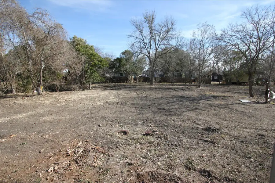 1104 Wichita St, Lockhart, TX 78644 - Image #2