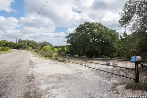 2970 Rolling Hills Rd, Blanco, TX 78606