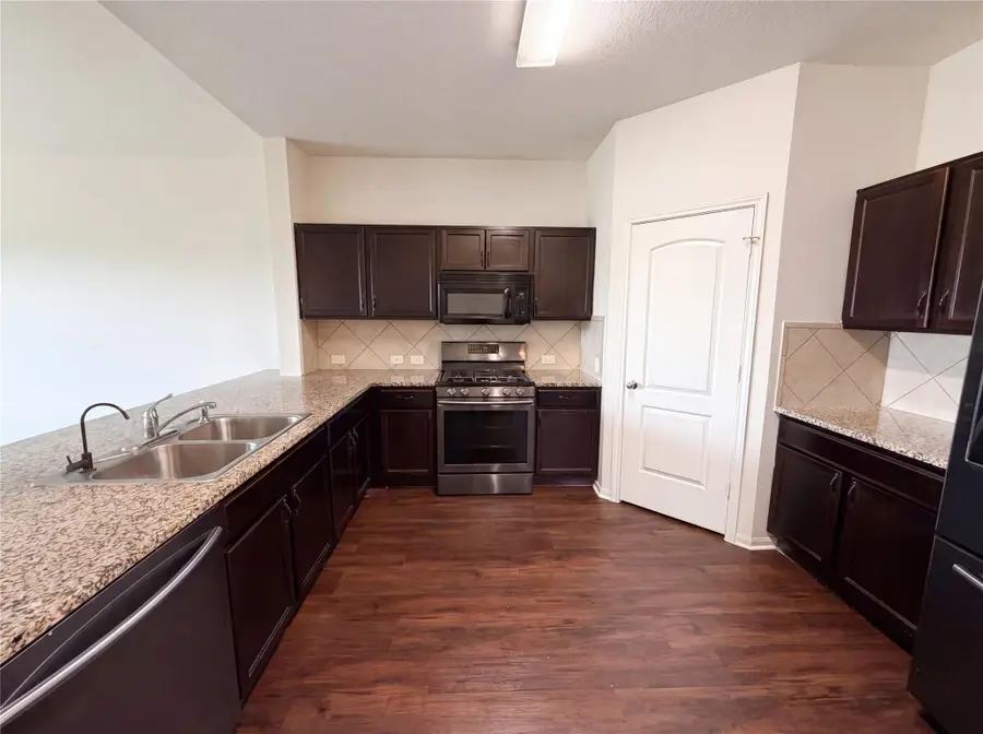 706 Luna Vista Dr, Hutto, TX 78634 - #2