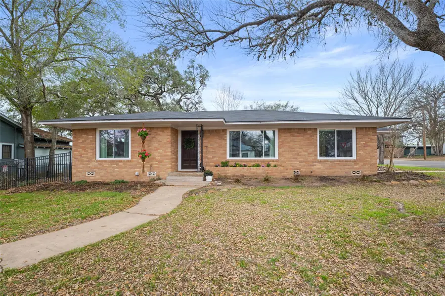 355 N Monroe St, La Grange, TX 78945 - #2