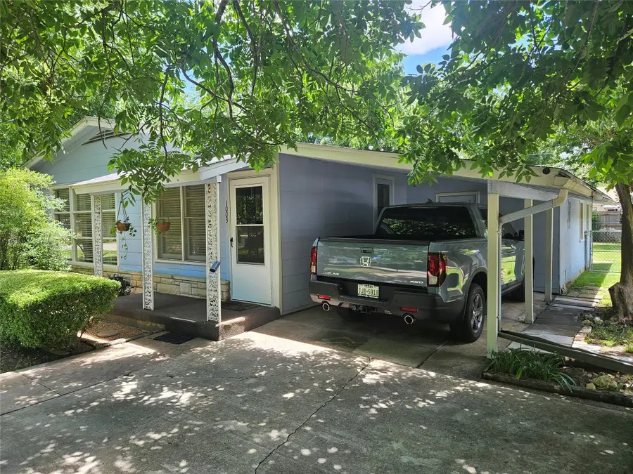 1003 Gilmore St, Taylor, TX 76574 - #3