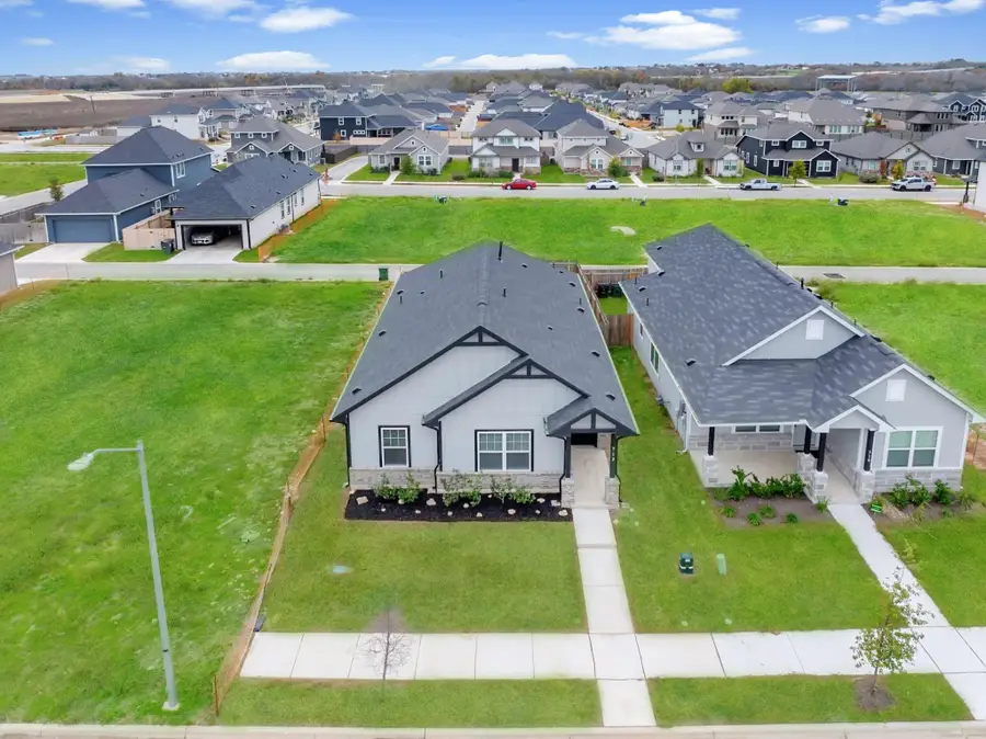 512 Timber Brook Dr, Hutto, TX 78634 - Image #2