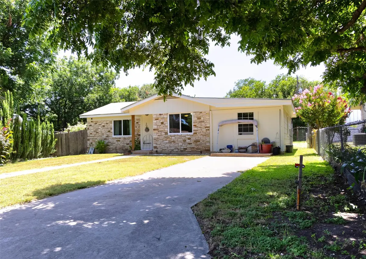 304 Mildred St, Burnet, TX 78611 - #1