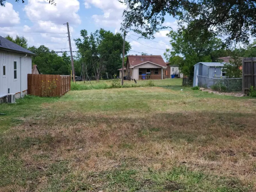708 Washburn St, Taylor, TX 76574 - #2