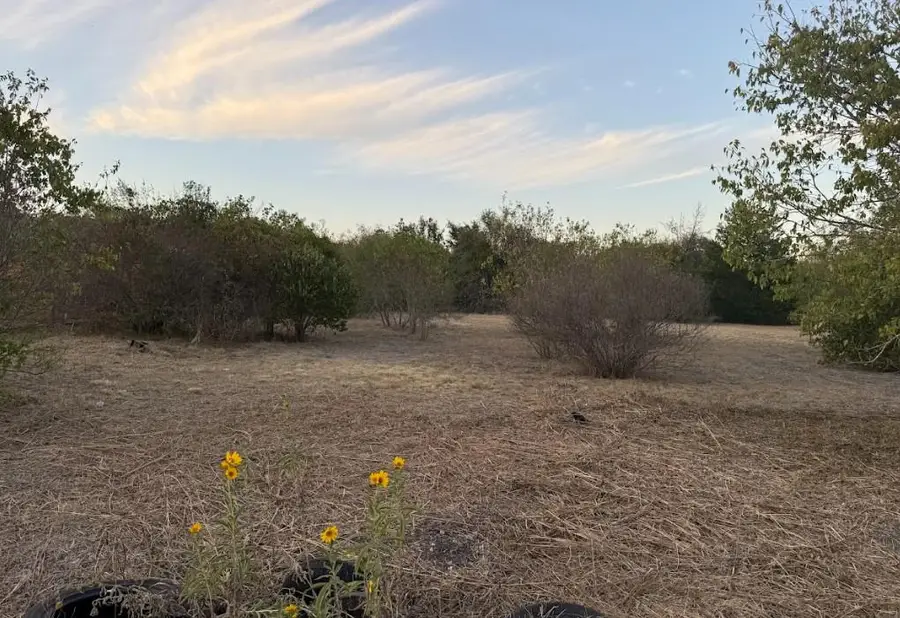 1121 Miller St, Taylor, TX 76574 - Image #3