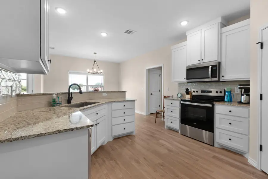 101 Hillside Ln, Lampasas, TX 76550 - Image #3