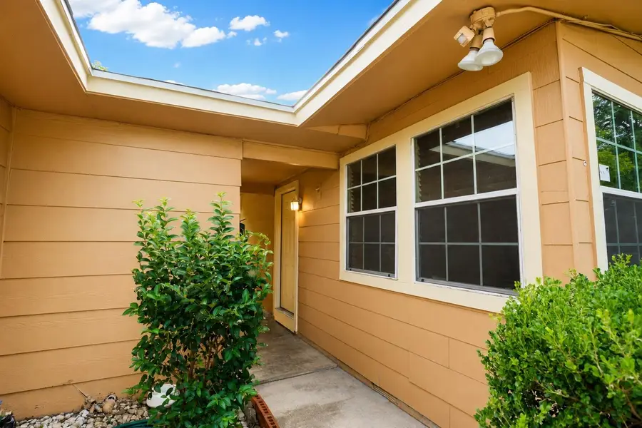 1508 S Walnut St, Georgetown, TX 78626 - #2