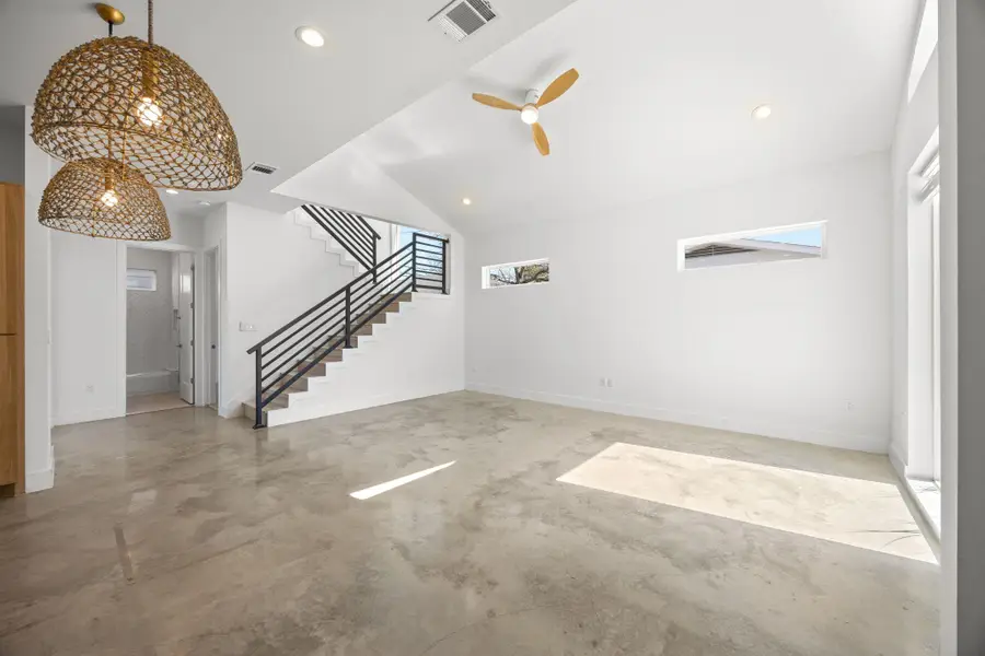 106 W Croslin St #1, Austin, TX 78752 - #3