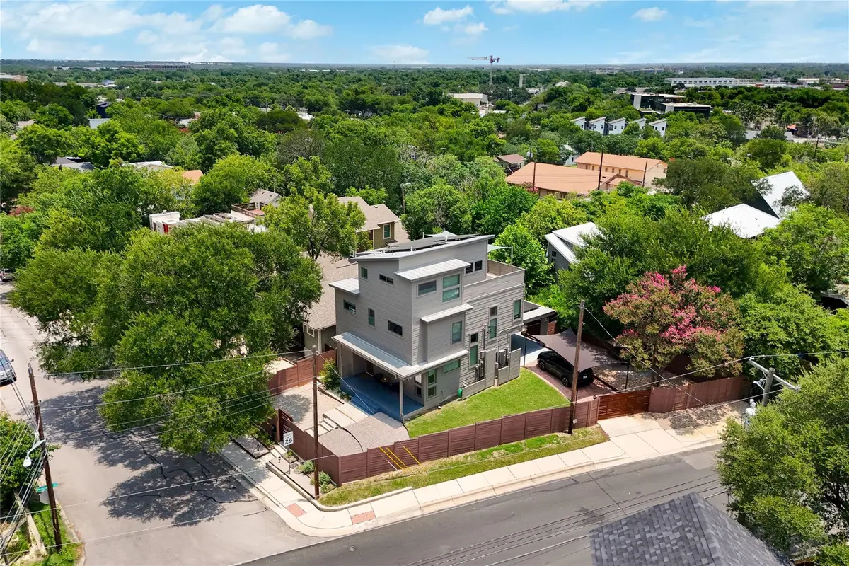 2201 E 9th St, Austin, TX 78702 - #1