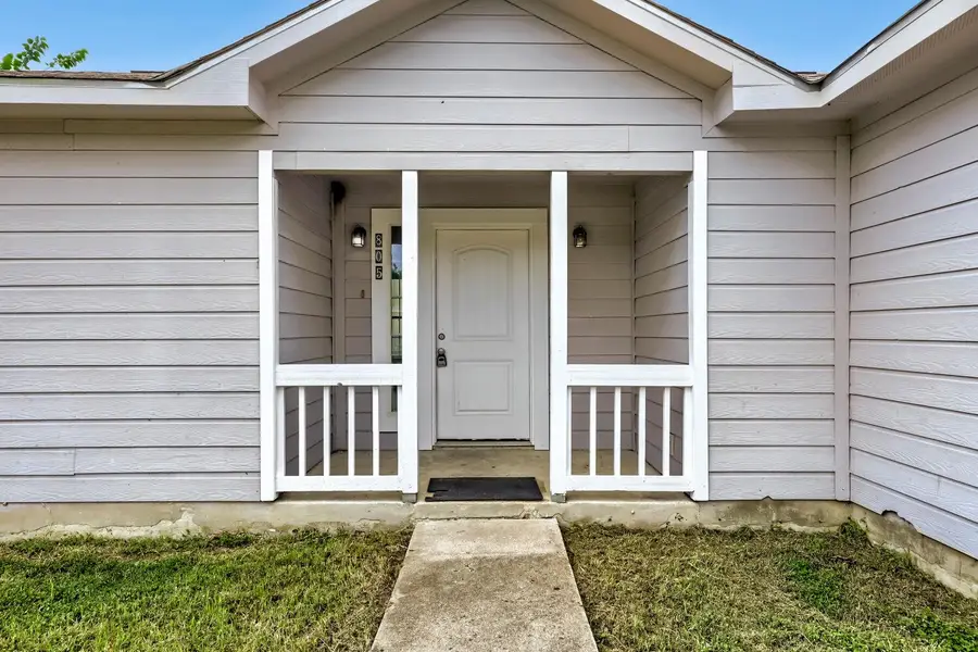 805 Debra Dr, Taylor, TX 76574 - #3