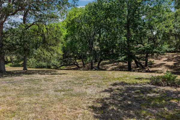 110 Kathleen Ave, La Grange, TX 78945