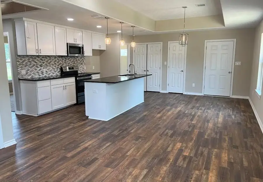 709 W Evans St, Hearne, TX 77859 - #2