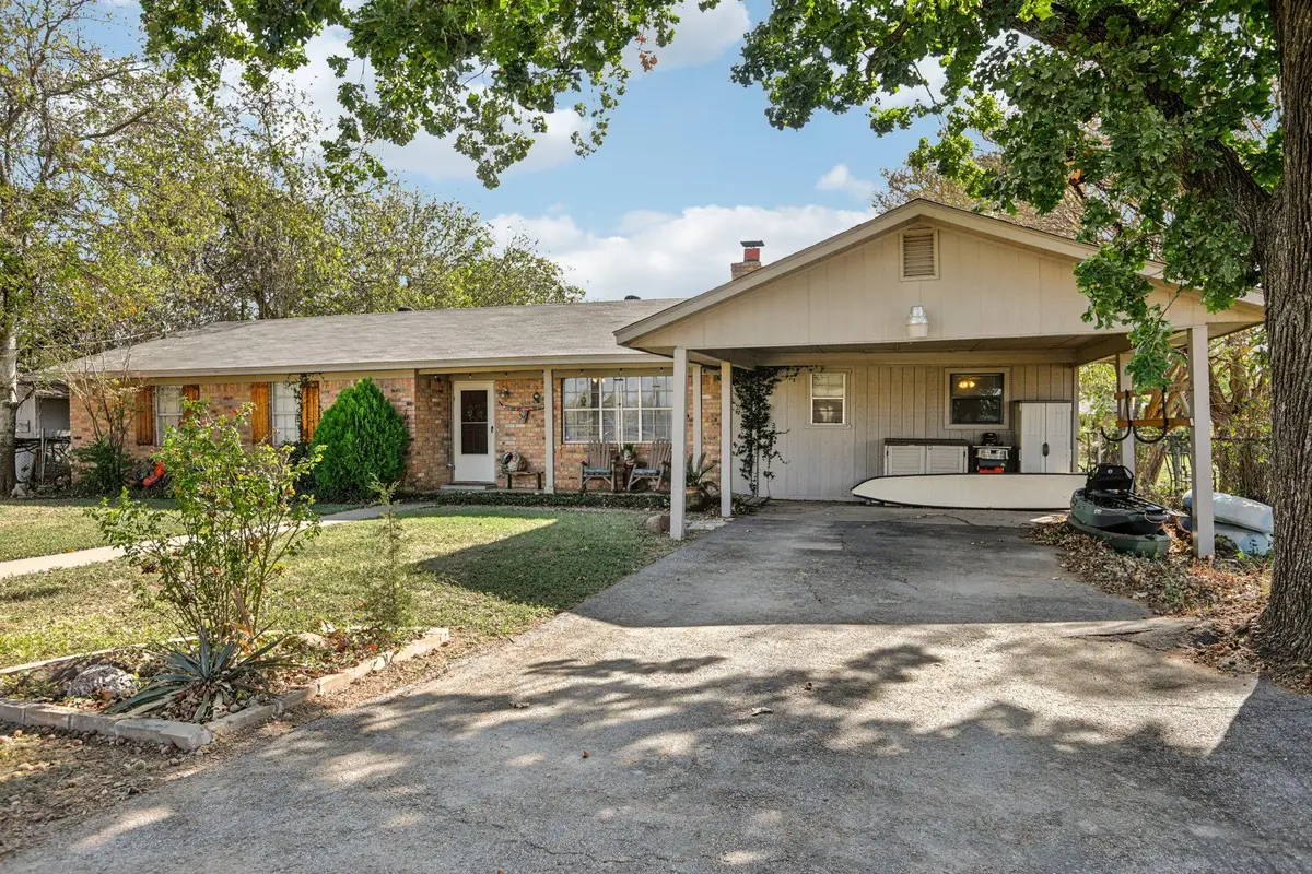 208 E Tomlinson St, Florence, TX 76527 - Image #1