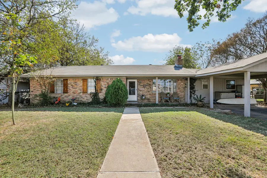 208 E Tomlinson St, Florence, TX 76527 - Image #2