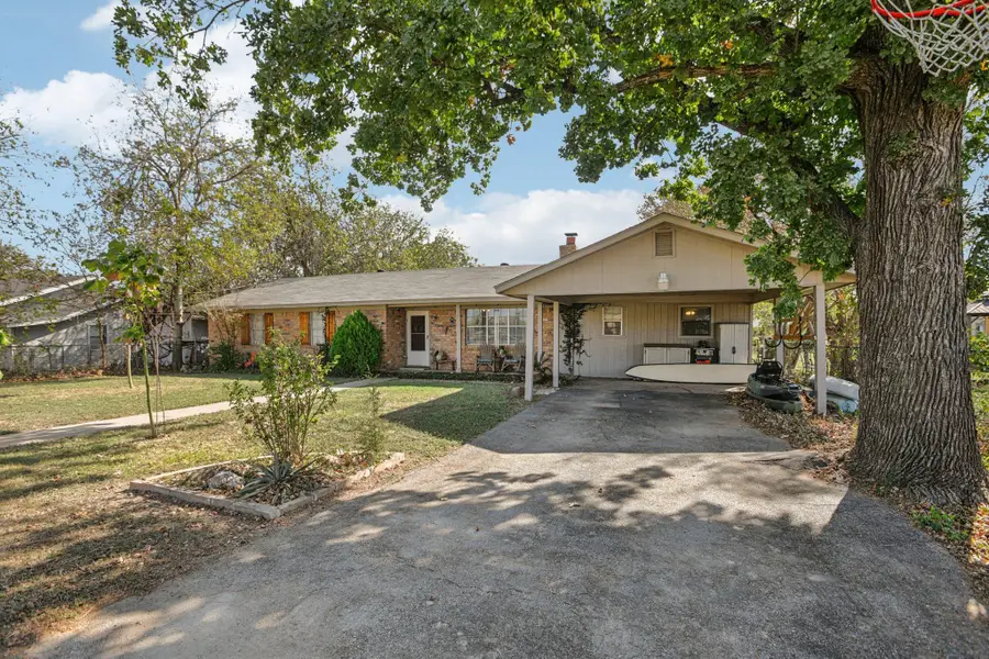 208 E Tomlinson St, Florence, TX 76527 - Image #3