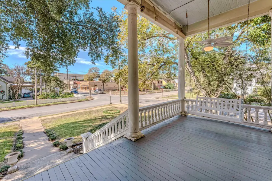 524 Saint Peter St, Gonzales, TX 78629 - #2