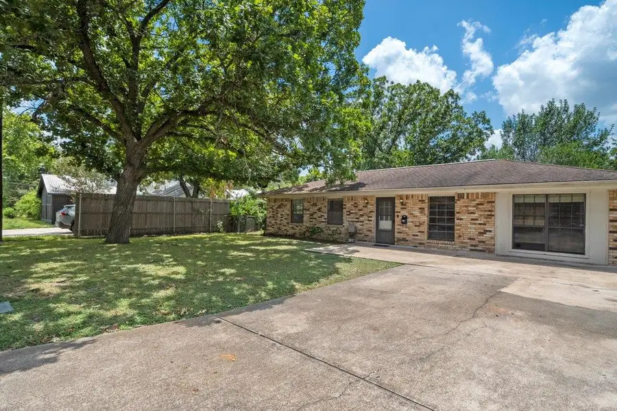 213 Atascosa St, Lockhart, TX 78644 - #3