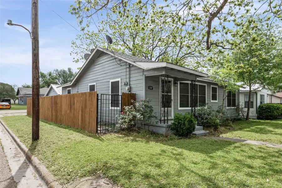 1507 N Cleveland Ave, Cameron, TX 76520 - #3