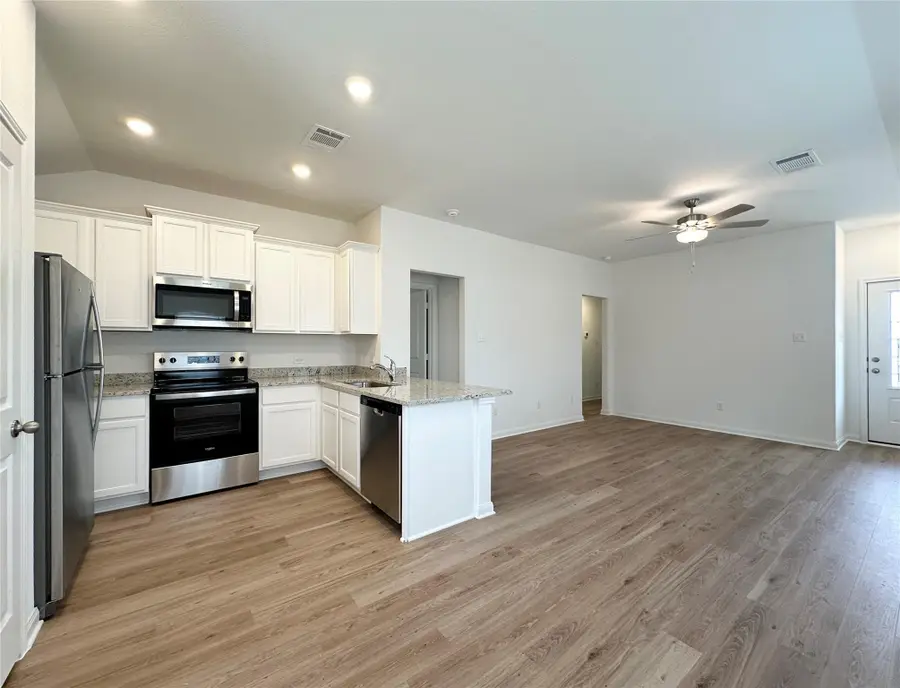 104 Paradise Canyon Dr, Jarrell, TX 76537 - Image #2