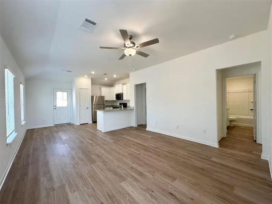 104 Paradise Canyon Dr, Jarrell, TX 76537 - Image #3