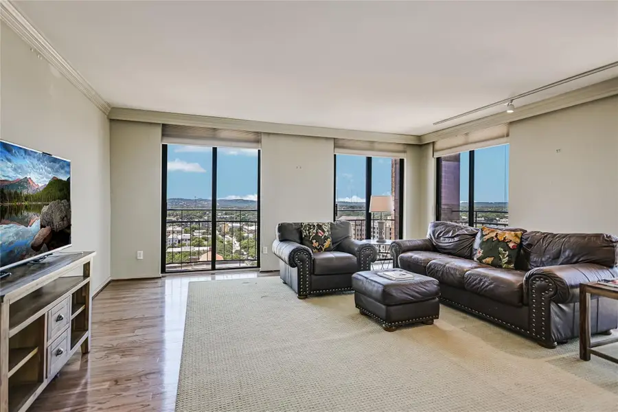 1122 Colorado St #1902, Austin, TX 78701 - #2