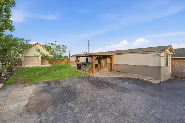 112 Storm Ct, Kyle, TX 78640