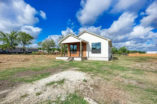 122 Los Fresnos Dr, Dale, TX 78616