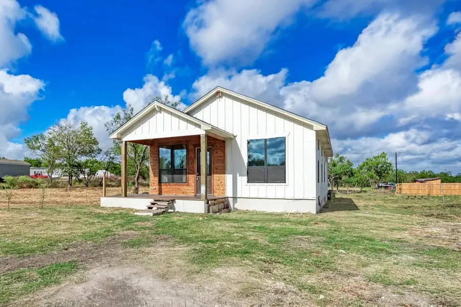 122 Los Fresnos Dr, Dale, TX 78616 - #2