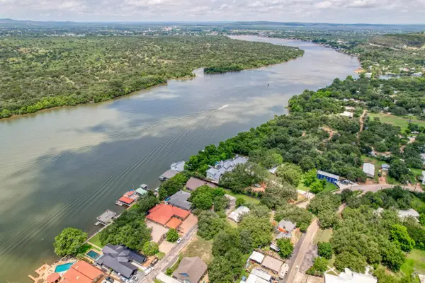 121 Hidden Oaks Dr, Kingsland, TX 78639