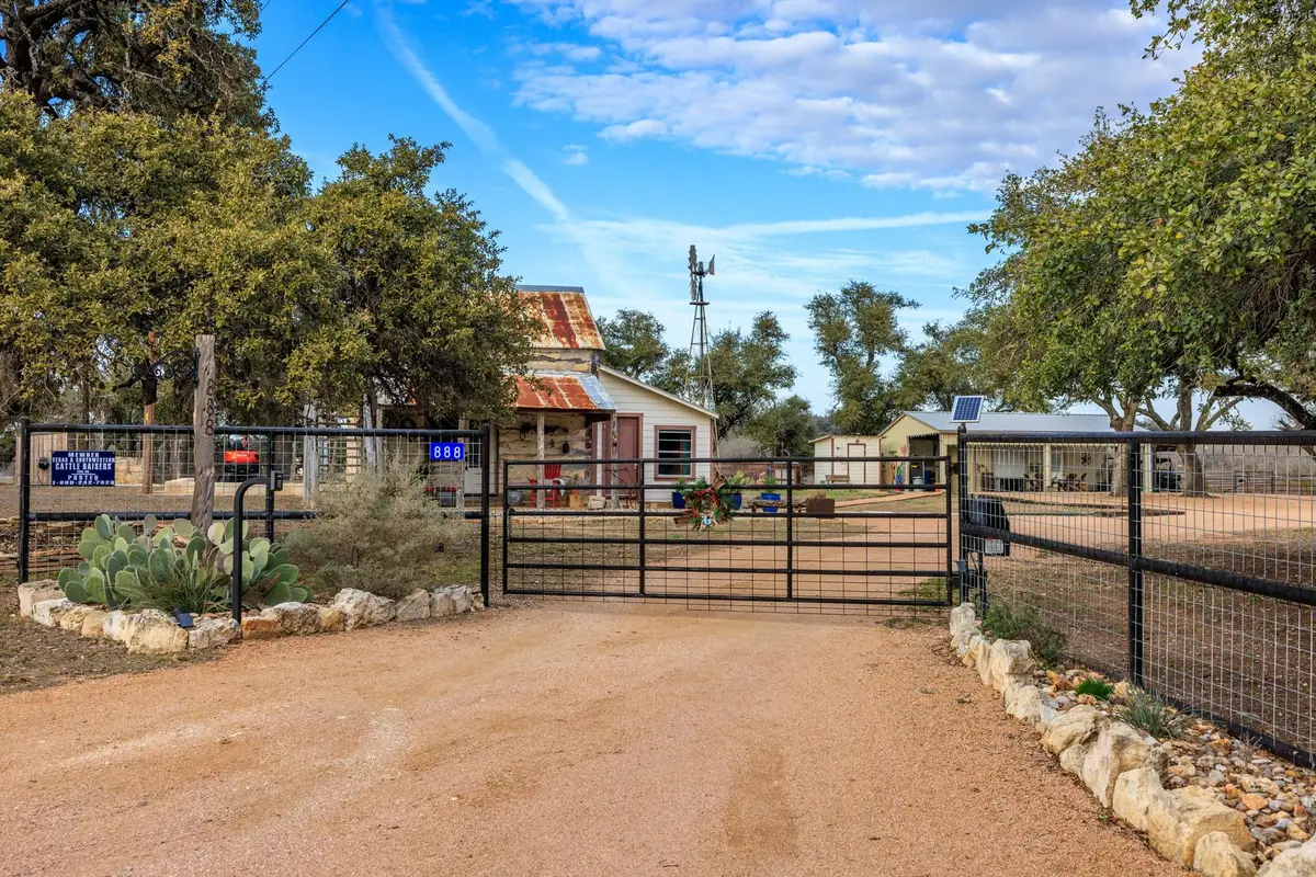 888 Dietrich Rd, Fredericksburg, TX 78624 - #1