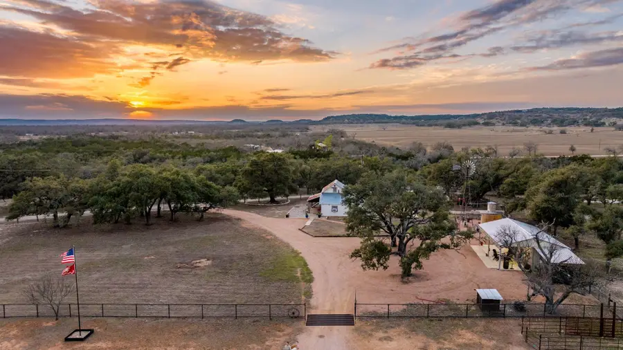 888 Dietrich Rd, Fredericksburg, TX 78624 - #2